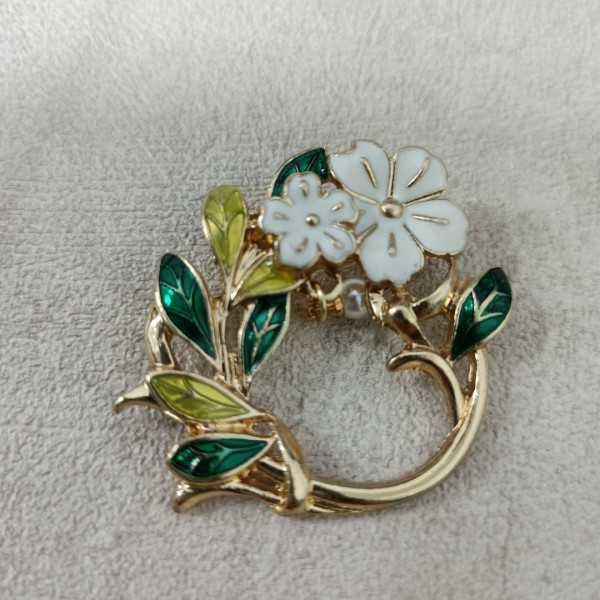 RIKICACA Jewelry brooche,Womens Flower Green Leaf Brooch